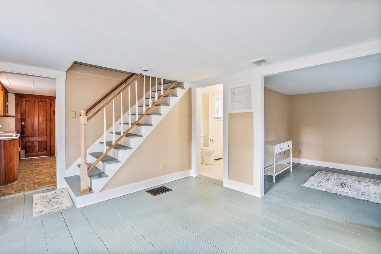 52 Pine St - Photo 7 of 32