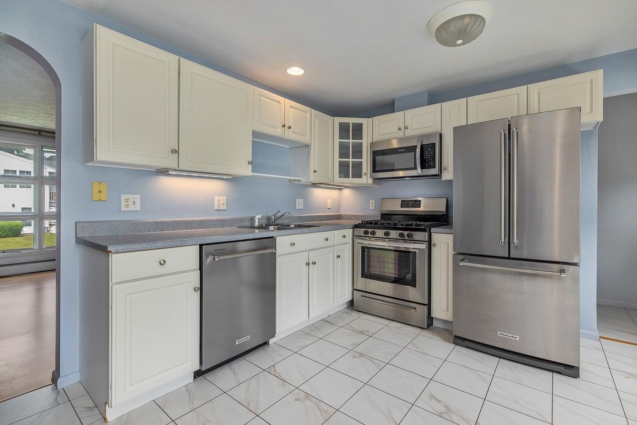 295 Mckinley Rd - Photo 3 of 32