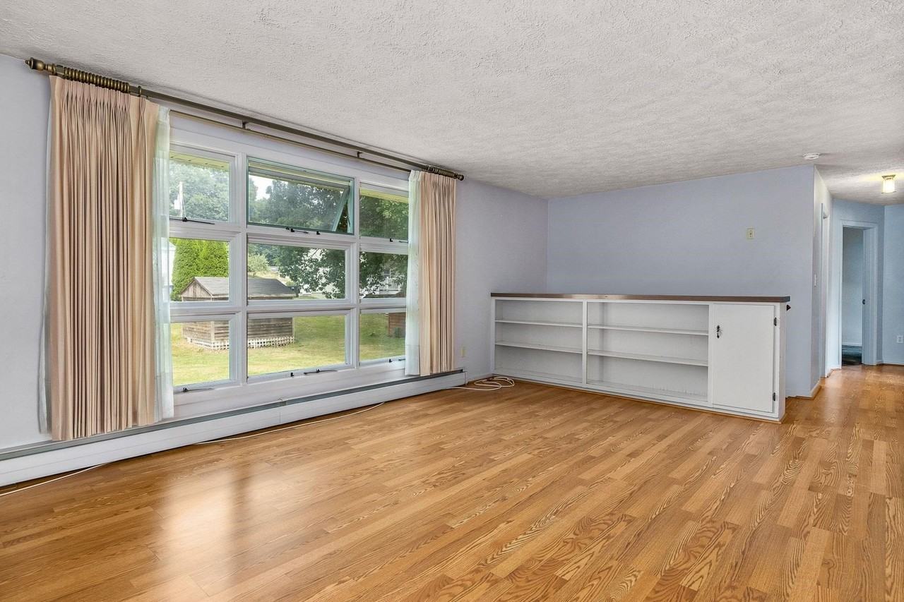 295 Mckinley Rd - Photo 7 of 32