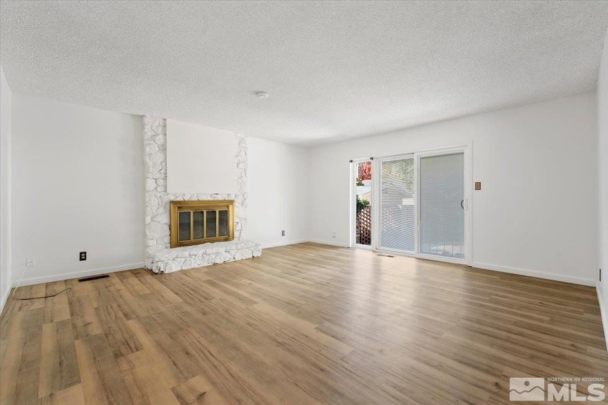 1245 Muir Dr - Photo 5 of 40