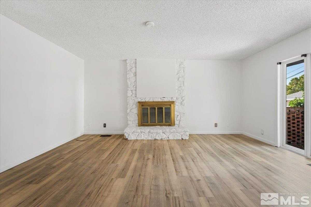 1245 Muir Dr - Photo 6 of 40