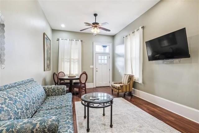 2811 4th St - Photo 2 of 9