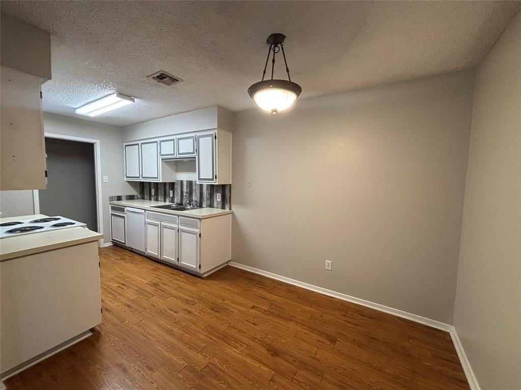 717 Bluebonnet Dr - Photo 3 of 13