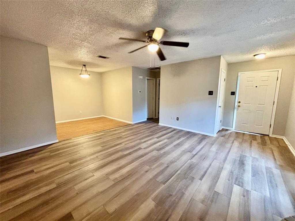 717 Bluebonnet Dr - Photo 4 of 13