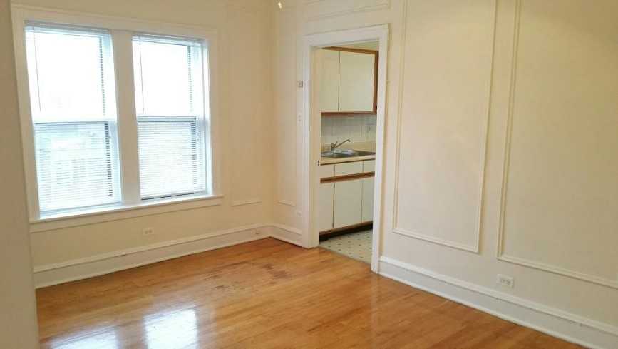 710 Seward St - Photo 4 of 9