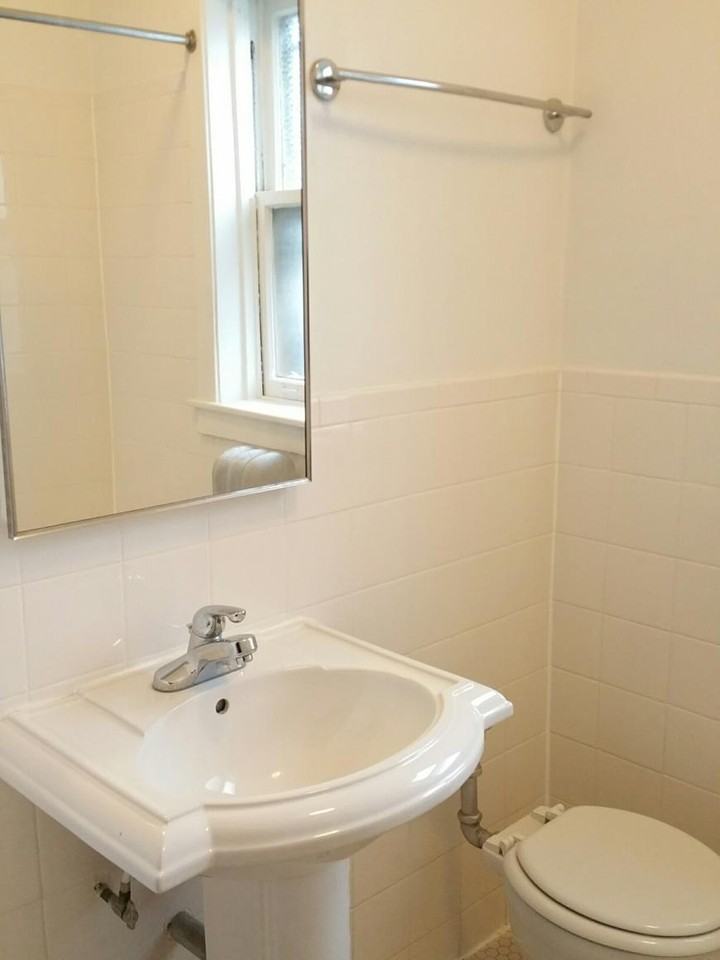 710 Seward St - Photo 7 of 9