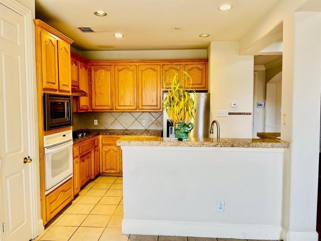 535 Poplar Ln - Photo 3 of 14