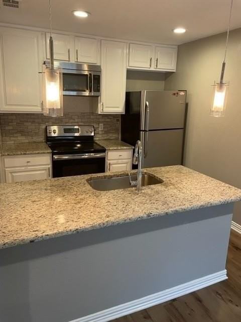 5838 Sandhurst Ln #D - Photo 4 of 23