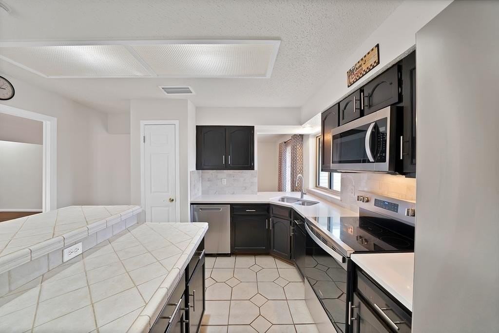 1611 Celeste Ct - Photo 7 of 24