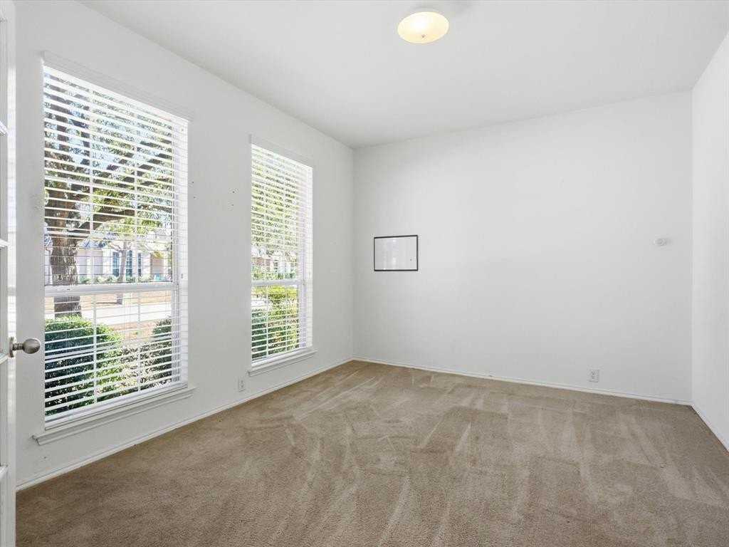 11039 Sonterra Ln - Photo 5 of 26