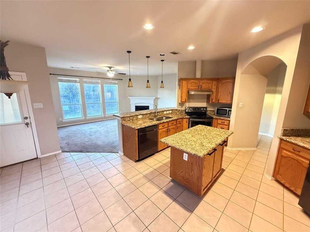 10605 Foothill Dr - Photo 3 of 20