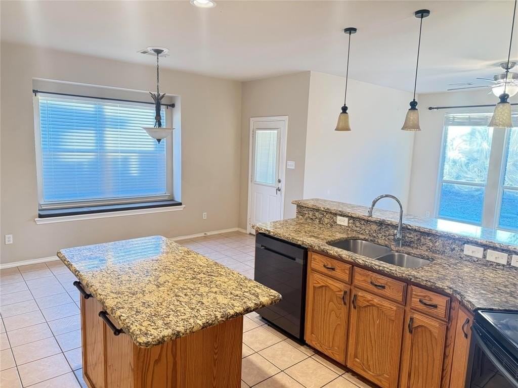 10605 Foothill Dr - Photo 5 of 20