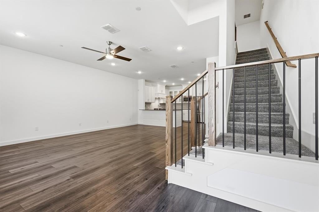 531 Cobblestone Ln - Photo 3 of 39