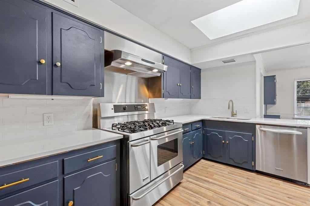 10510 Gooding Dr - Photo 3 of 14