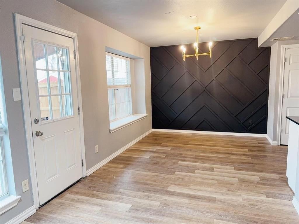 1365 Mimosa Ln - Photo 3 of 14