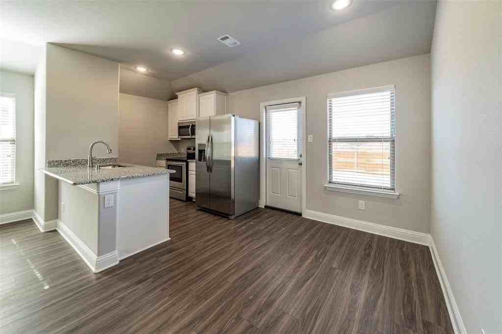 6406 Rienzi Dr - Photo 4 of 26