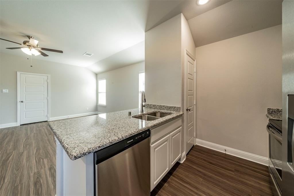 6406 Rienzi Dr - Photo 6 of 26