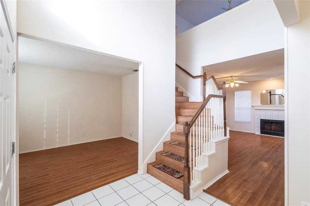 3913 Rushden Ct - Photo 4 of 32