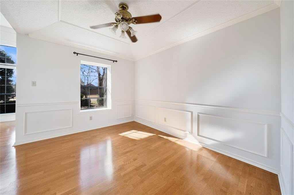 1111 Timbercreek Dr - Photo 6 of 32