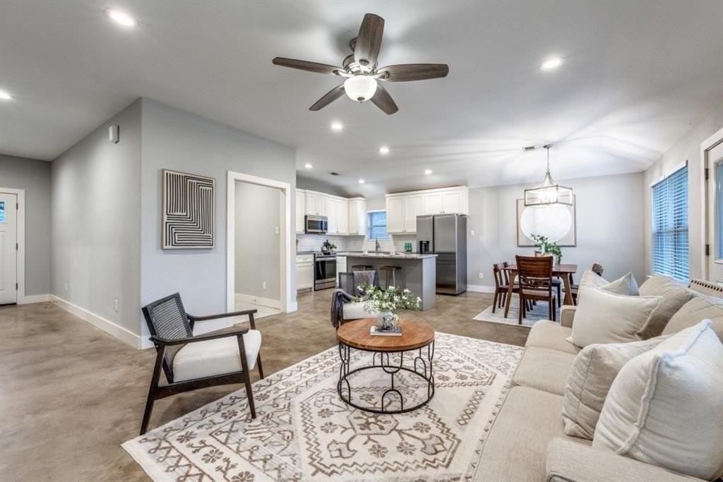 2205 N Hickory St - Photo 2 of 25