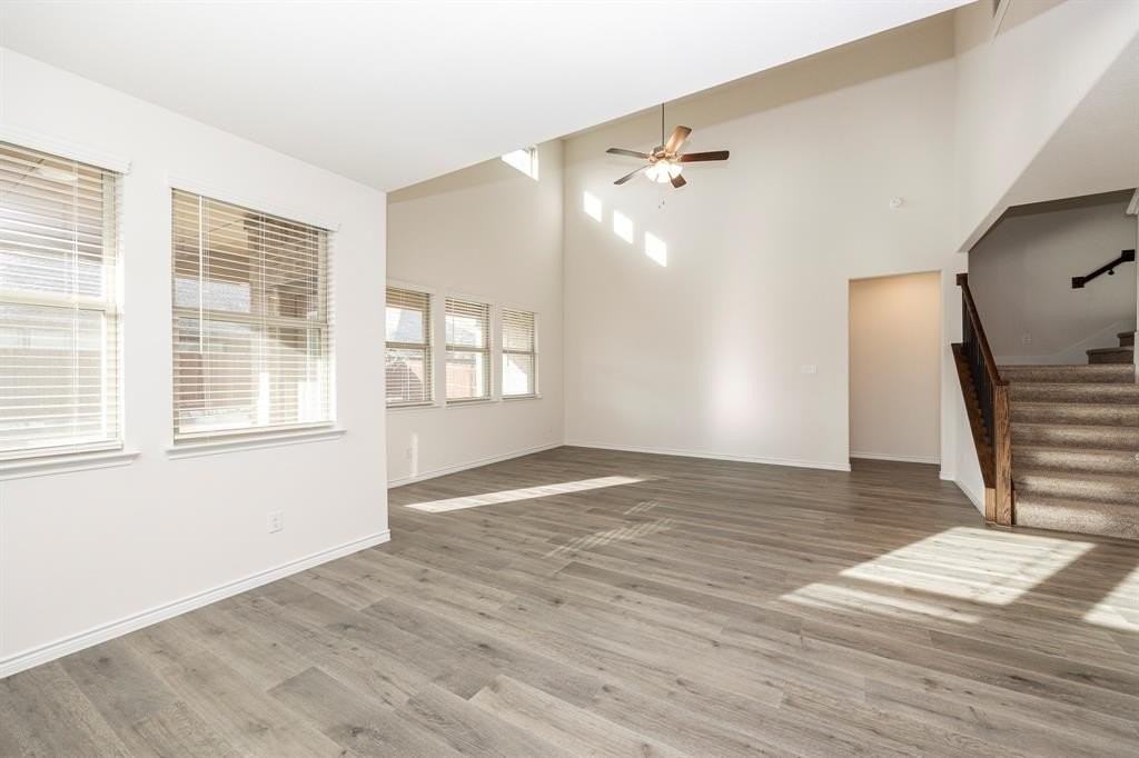 1001 Marigold St - Photo 3 of 37