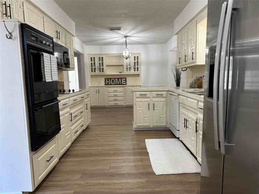 3709 Highgate Ln - Photo 7 of 33