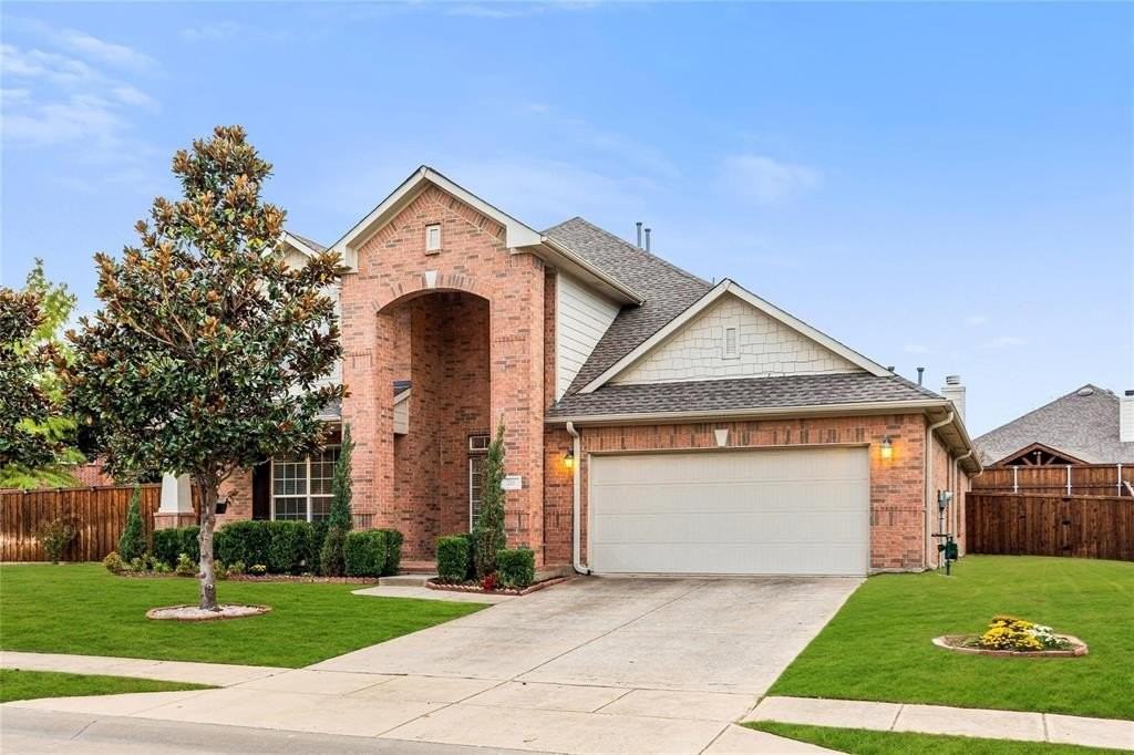 716 Mandalay Bay Dr - Photo 2 of 28