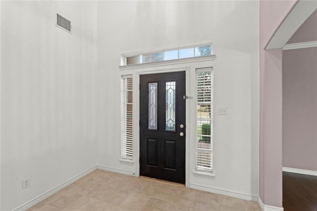 716 Mandalay Bay Dr - Photo 5 of 28