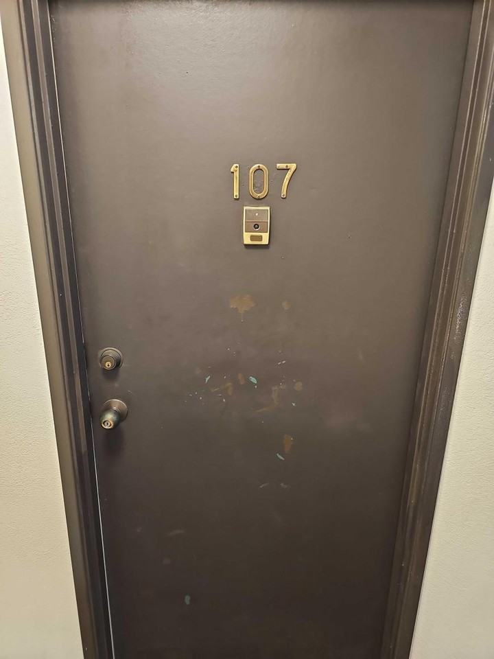 15055 Magnolia Blvd - Photo 2 of 10