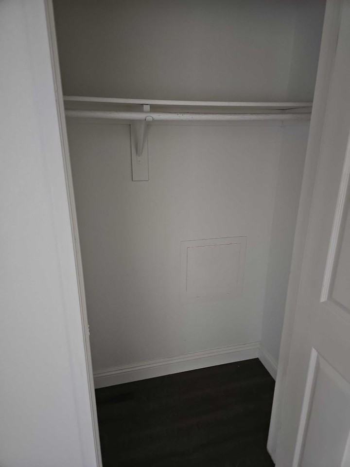 15055 Magnolia Blvd - Photo 3 of 10