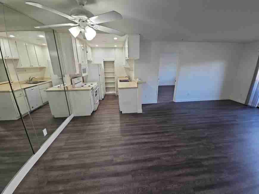 15055 Magnolia Blvd - Photo 4 of 10