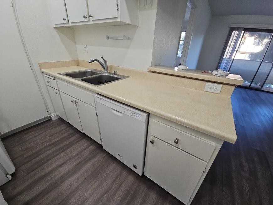 15055 Magnolia Blvd - Photo 7 of 10