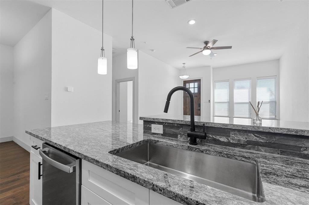 6059 Rivendell Dr - Photo 5 of 30