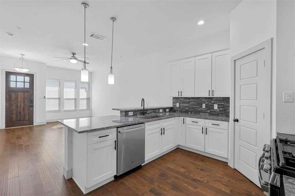 6059 Rivendell Dr - Photo 7 of 30