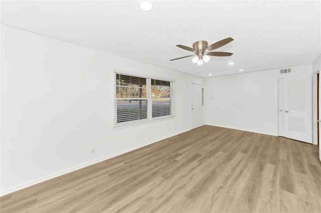 828 S Collins St - Photo 5 of 40