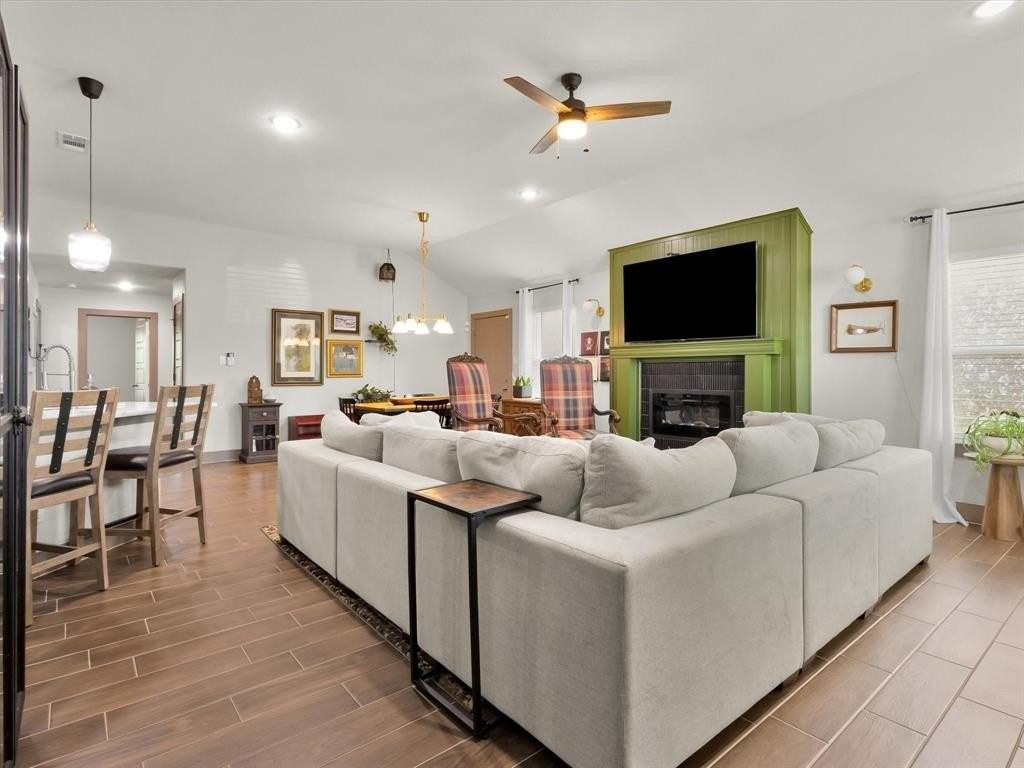 2721 Beechwood St - Photo 4 of 24