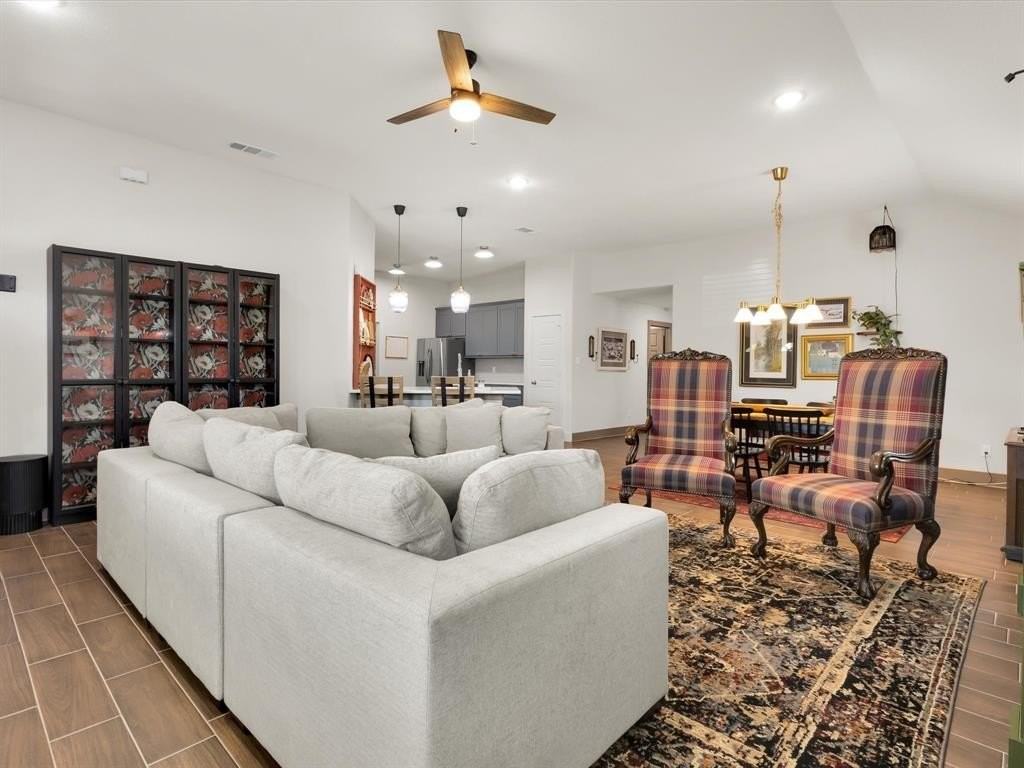 2721 Beechwood St - Photo 6 of 24