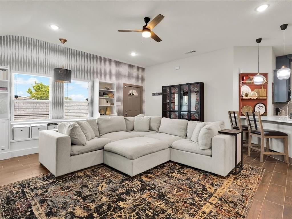 2721 Beechwood St - Photo 7 of 24