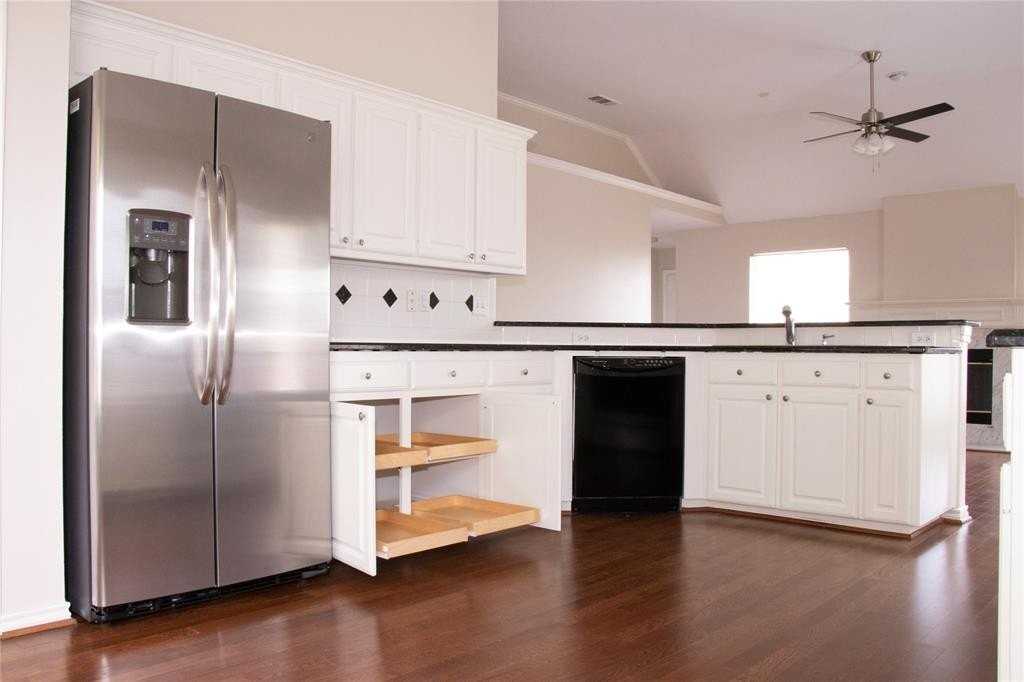 10702 Huntington Rd - Photo 3 of 23