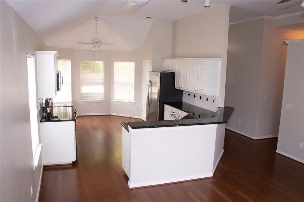 10702 Huntington Rd - Photo 7 of 23