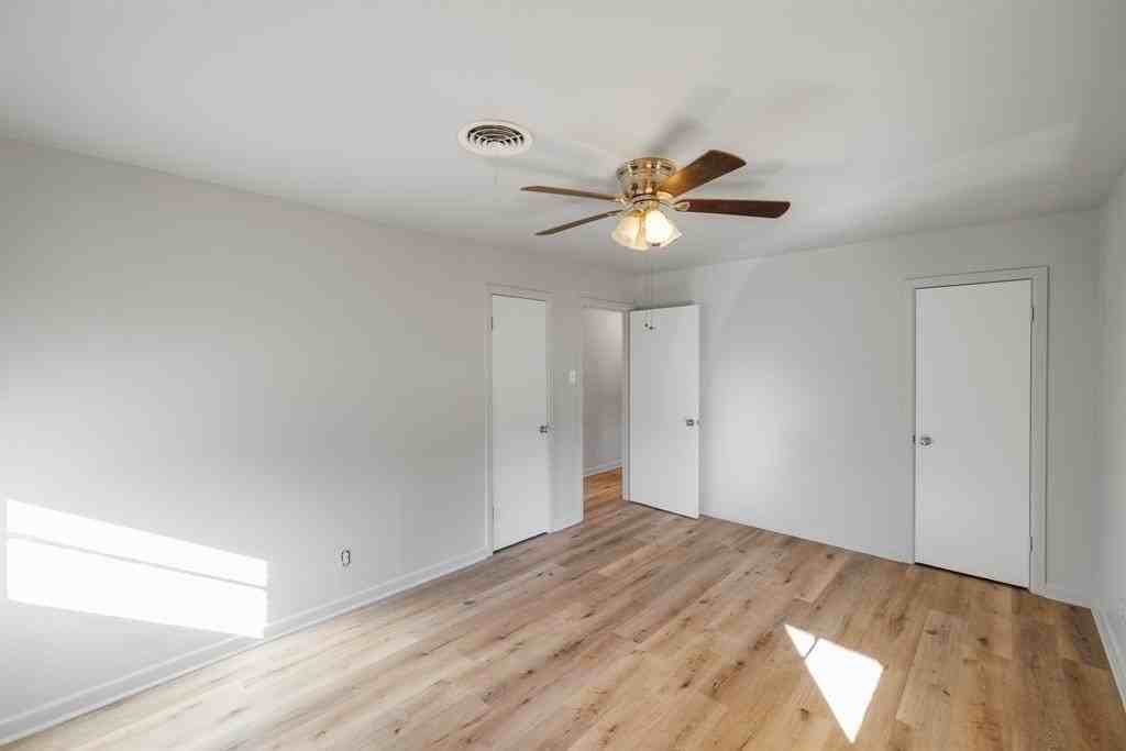 2140 Glenwood Dr - Photo 3 of 35