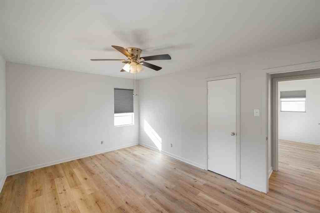 2140 Glenwood Dr - Photo 4 of 35