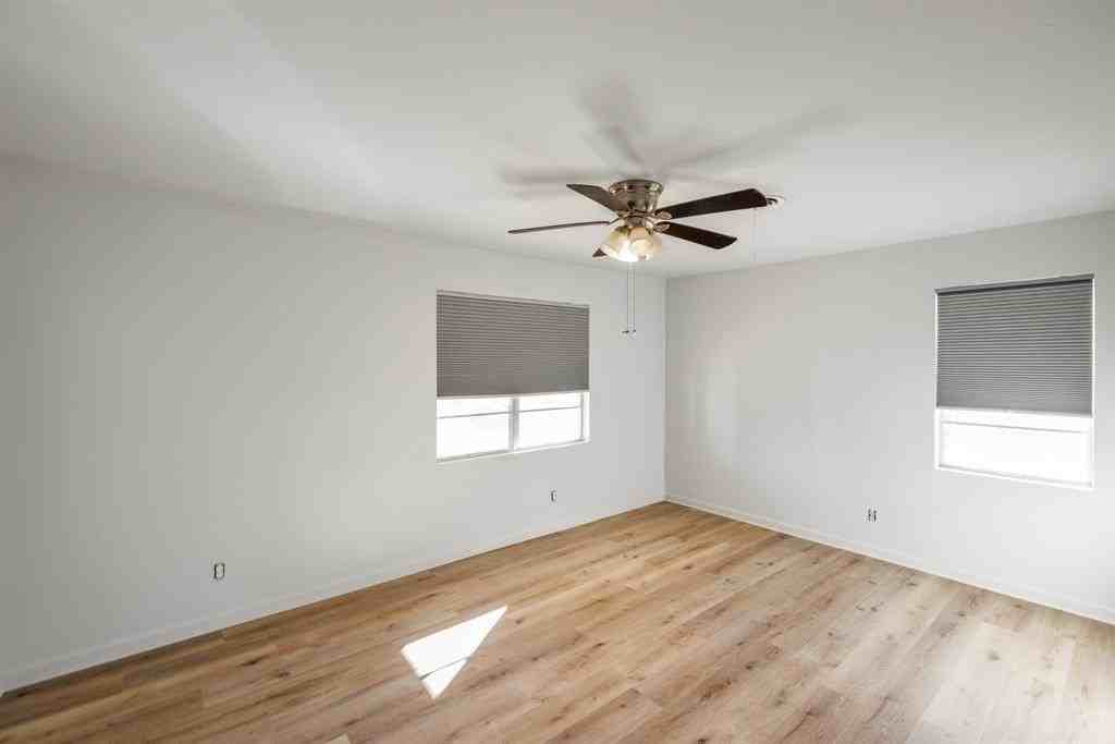 2140 Glenwood Dr - Photo 5 of 35