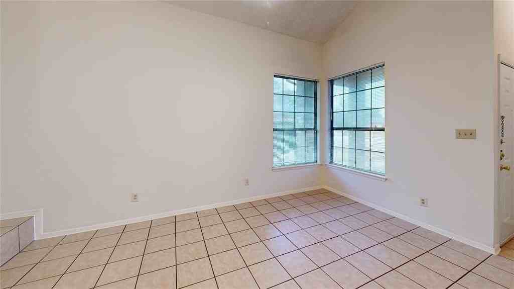 1842 Silverwood Ln - Photo 2 of 17