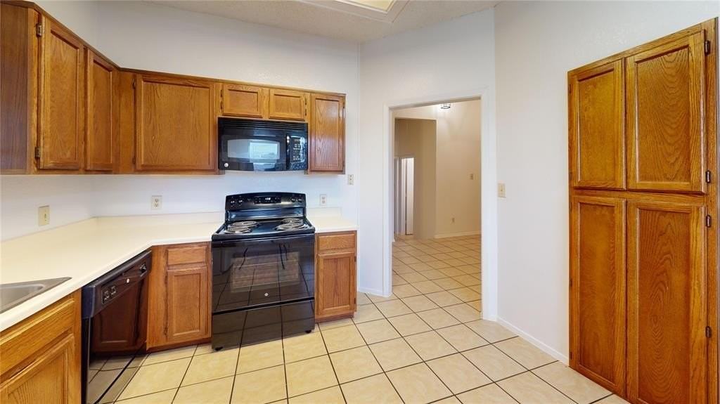 1842 Silverwood Ln - Photo 3 of 17