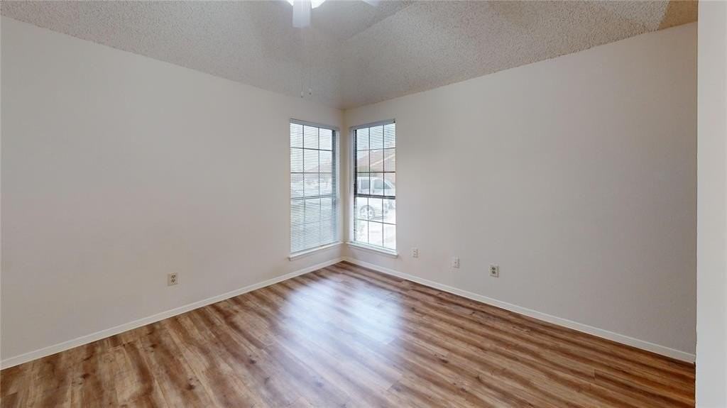 1842 Silverwood Ln - Photo 4 of 17