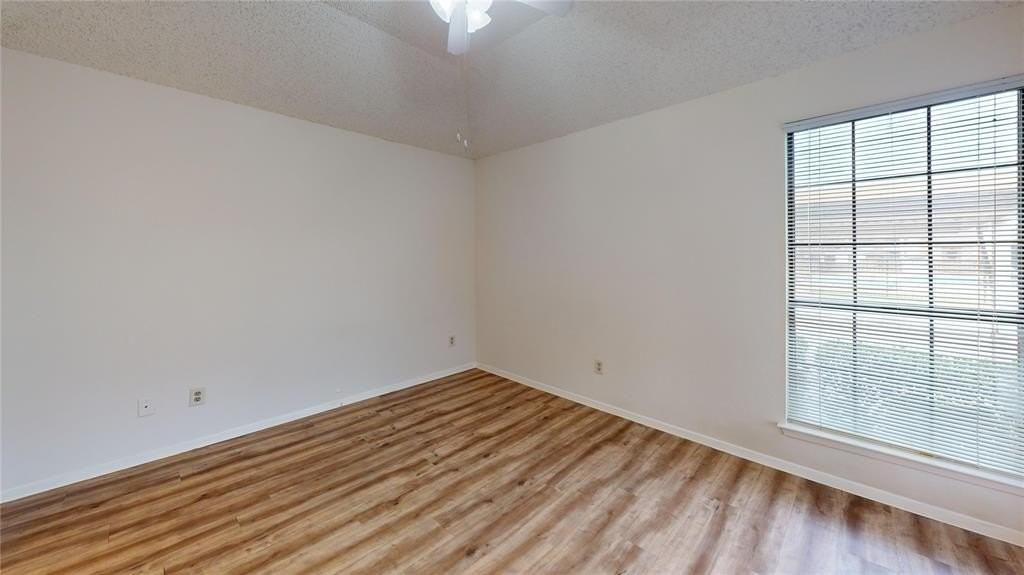 1842 Silverwood Ln - Photo 5 of 17