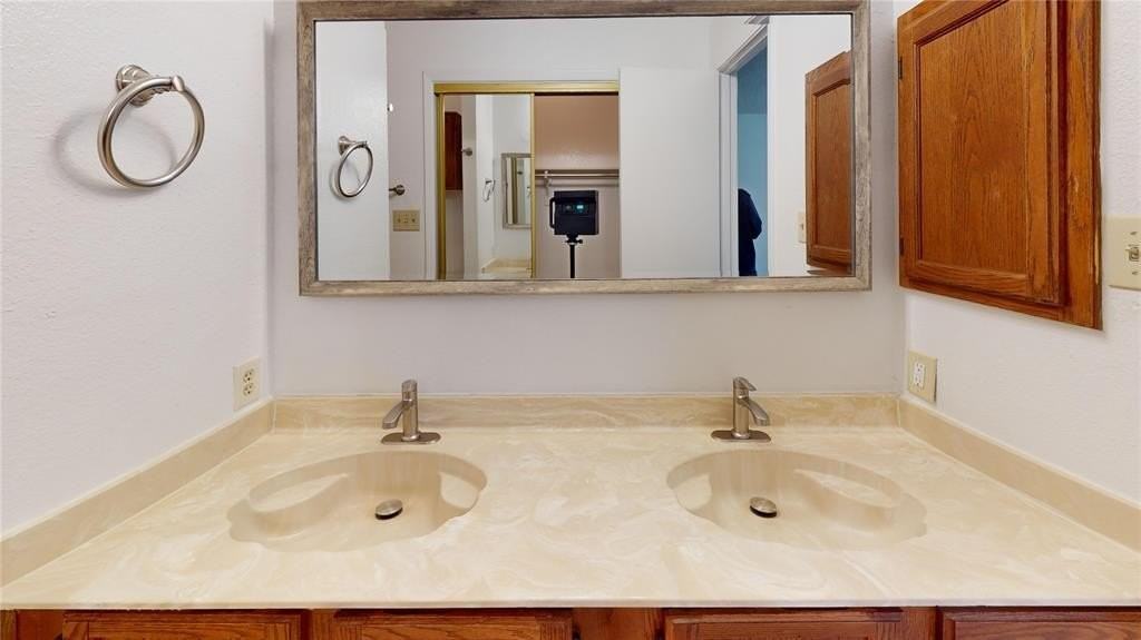 1842 Silverwood Ln - Photo 7 of 17