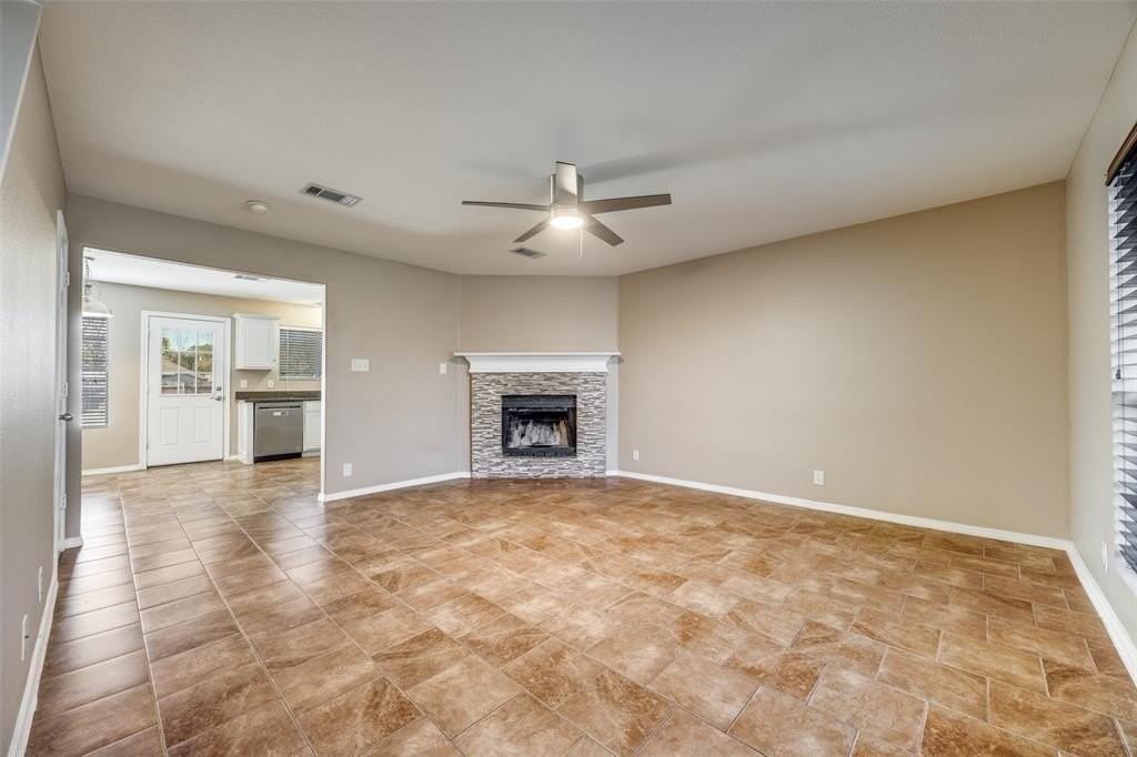 900 N Brents Ave - Photo 4 of 24