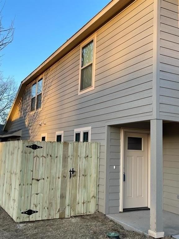 401 W Elm St - Photo 3 of 13